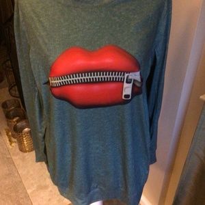 Zipper lips top long sleeve size large